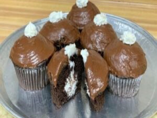 Chocolate Filled Cupcake (EA)